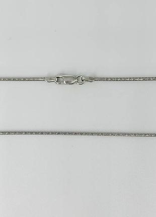 Серебряная цепь снейк круглый с насечкой, размер 45 см x 0,15 см, вес: 3.5 г