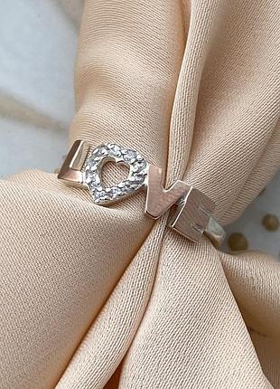 Серебряное кольцо love с сердечками с золотыми вставками и белыми камешками.