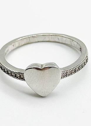 Серебряное кольцо с фианитами, размер 15,0, вес: 1.9 г