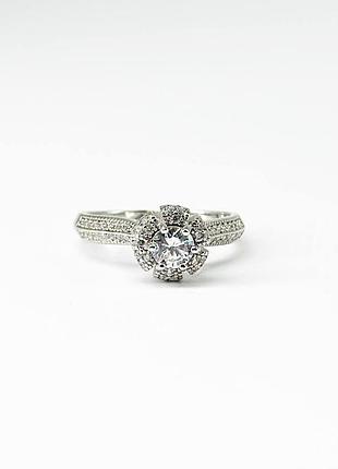 Серебряное кольцо с фианитами, размер 17,0, вес: 3.3 г