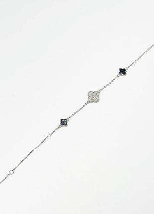 Серебряный браслет в стиле "van cleef и arpels" со вставкой фианит/оникс, размер 21 см x 0,1 см, вес: 2.7 г