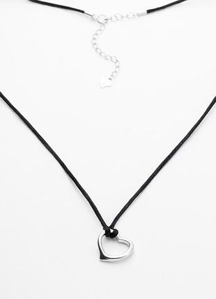 Серебряное колье с сердечком с шелковым шнурком, размер 41 см x 0,1 см, вес: 2.6 г