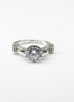 Серебряное кольцо с фианитами, размер 17,0, вес: 4.4 г