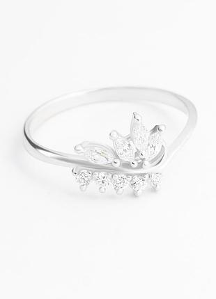 Серебряное кольцо с белыми фианитами, размер 17,0, вес: 1.7 г