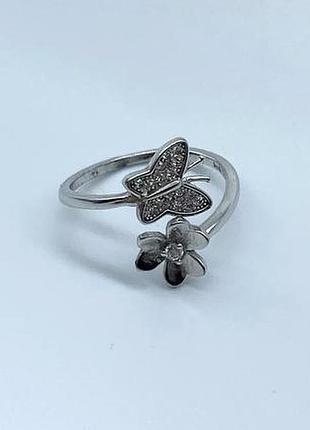 Серебряное кольцо с фианитами, размер 14,5, вес: 1.8 г