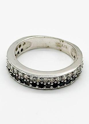 Серебряное кольцо со вставкой фианит/оникс, размер 18,0, вес: 3.7 г