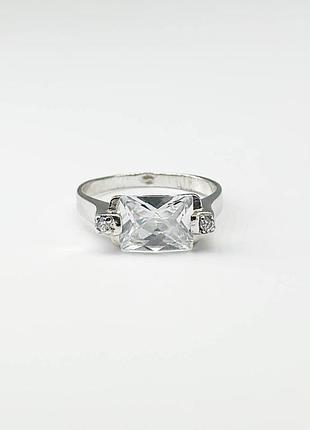 Серебряное кольцо с фианитами, размер 17,0, вес: 4.0 г