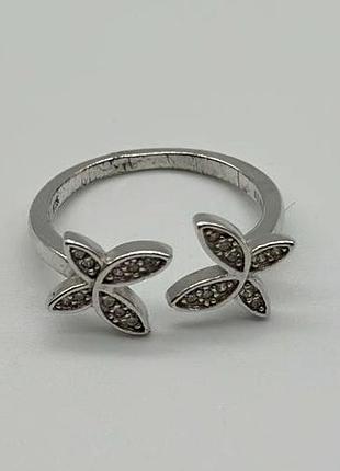 Серебряное кольцо с фианитами, размер 16, вес: 2.3 г
