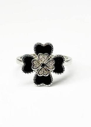Серебряное кольцо в стиле "van cleef и arpels" со вставкой фианит/оникс, размер 18,0, вес: 3.2 г