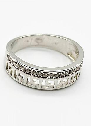 Серебряное кольцо с фианитами, размер 16,0, вес: 2.8 г