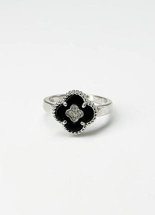 Серебряное кольцо в стиле "van cleef и arpels" со вставкой фианит/оникс, размер 17,0, вес: 3.1 г