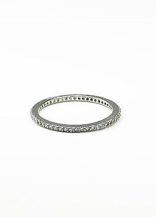Серебряное кольцо с фианитами минималистичное, размер 17,5, вес: 0.9 г