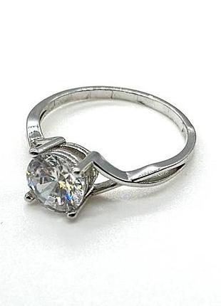 Серебряное кольцо с фианитами, размер 16, вес: 1.8 г