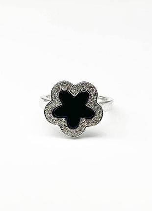 Серебряное кольцо в стиле "van cleef и arpels" со вставкой фианит/оникс, размер 17,5, вес: 3.5 г