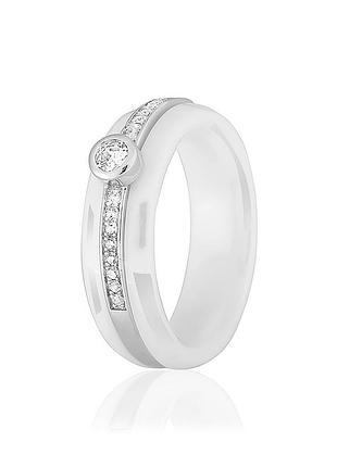 Серебряное кольцо с фианитами и белой керамикой, размер 18,0, вес: 4.1 г