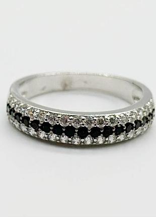 Серебряное кольцо с фианитами, размер 16,0, вес: 2.3 г