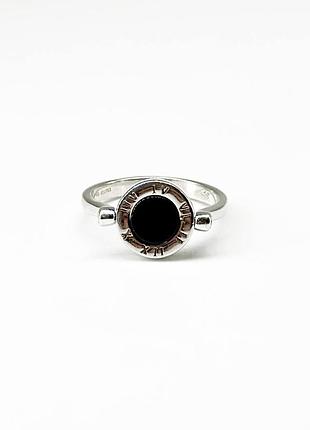 Серебряное кольцо в стиле "bvlgari" со вставкой фианит/оникс, размер 16,5, вес: 3.3 г