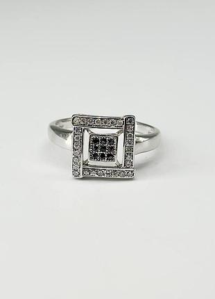 Серебряное кольцо с фианитами, размер 17,0, вес: 3.2 г
