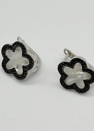 Срібні сережки в стилі "van cleef та arpels" зі вставкою фіаніт/перламутр