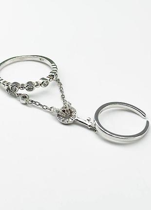Серебряное кольцо с фианитами, размер 15,5, вес: 2.9 г