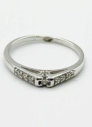 Серебряное кольцо с фианитами, размер 16,2, вес: 1.7 г
