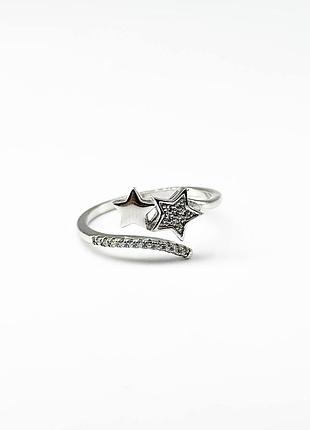 Серебряное кольцо с фианитами, размер 16,5, вес: 1.7 г