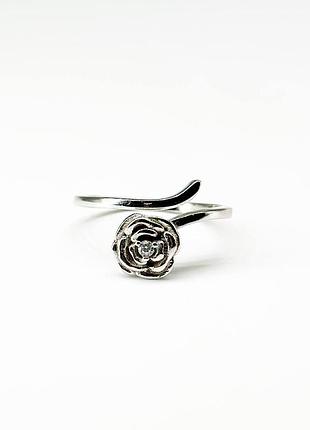Серебряное кольцо с фианитами, размер 15,0, вес: 2.1 г