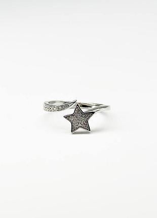 Серебряное кольцо с фианитами, размер 16,5, вес: 1.8 г