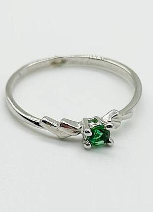 Серебряное кольцо с фианитами, размер 15,5, вес: 0.8 г