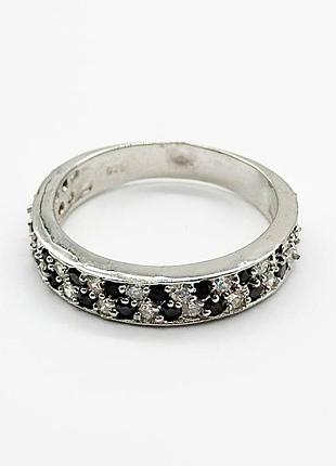 Серебряное кольцо со вставкой фианит/оникс, размер 19,0, вес: 3.7 г