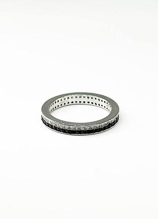 Серебряное кольцо с фианитами, размер 15,5, вес: 2.8 г