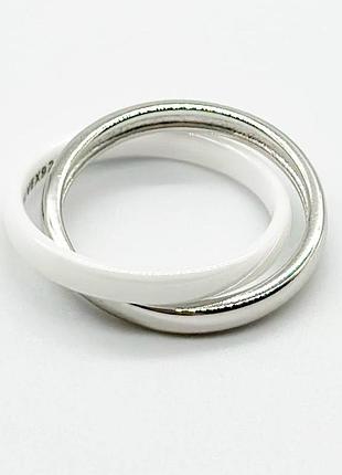 Серебряное кольцо с белой керамикой, размер 15,5, вес: 3.8 г 17,0