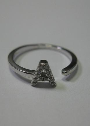 Серебряное кольцо с фианитами, размер 16, вес: 1.3 г