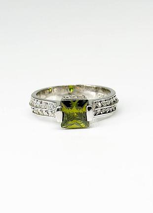Серебряное кольцо с фианитами, размер 16,0, вес: 3.4 г