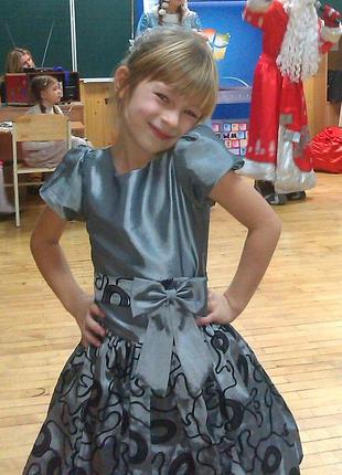 Сукня сіре, сріблясте ошатне і стильне для дівчинки rodeng р. 6/9,122-134