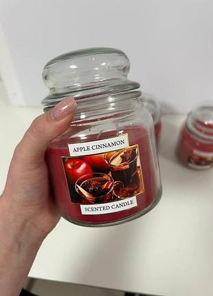 Свічка з ароматом 🍒 та кориці