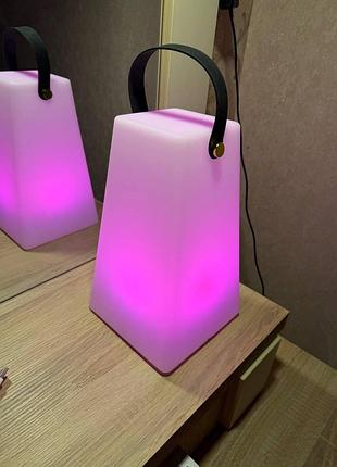 Портативный аккумуляторный фонарь с rgb подсветкой и удобной ручкой для переноски