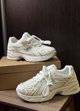 Кросівки під new balance