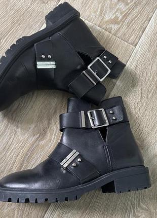 Шкіряні черевики zara
