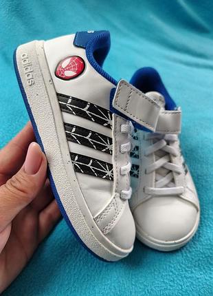 Продам кроссовки детские фирмы adidas