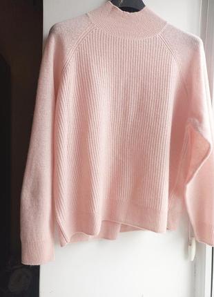 Дкже красивый удлиненный свитер ангорка