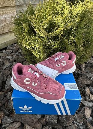 Дитячі кросівки на резинках adidas asti оригінал