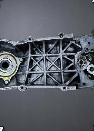 Картер левый honda lead af-20