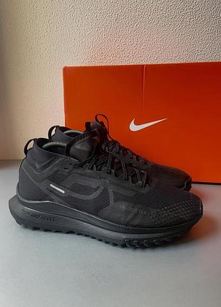 Оригінальні чоловічі кросівки nike react pegasus trail 4 gore-tex 44 розмір 28 см чорного кольору стан нових
