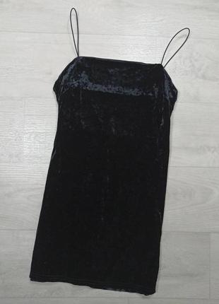 Чёрное бархатное платье