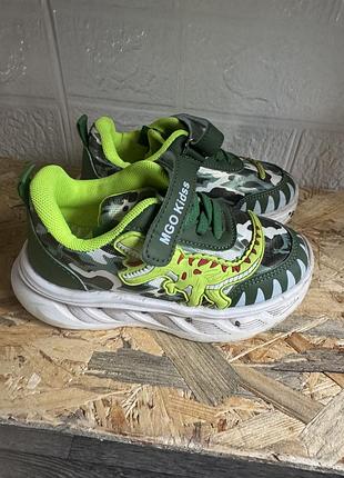 🦖 дитячі кросівки — як нові 🦖