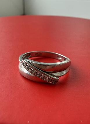 Серебряное кольцо 925 пробы с фианитами