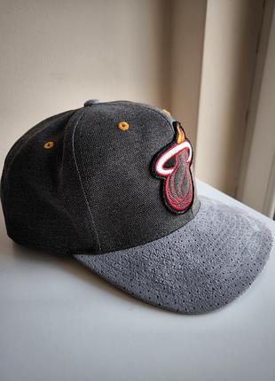 Кепка mitchell & ness miami heat snapback hardwood classics