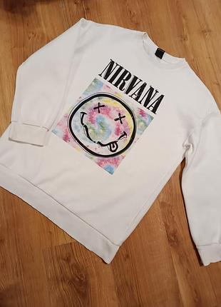 Белый свитшот бренда nirvana smile