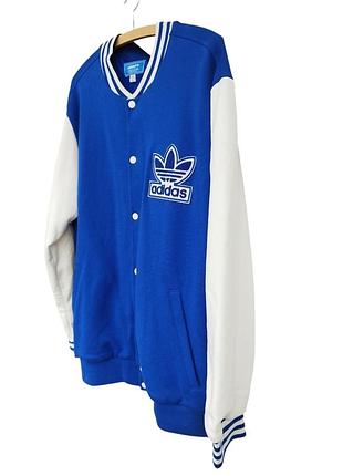 Стильный бомбер adidas originals в классическом стиле varsity